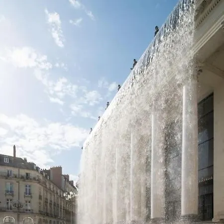 Maison Tout Confort Avec Piscine Chauffee. Villa *